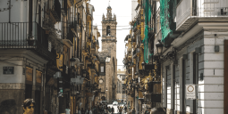 Guía Completa: Regulaciones para Extranjeros Comprando Propiedades en Valencia